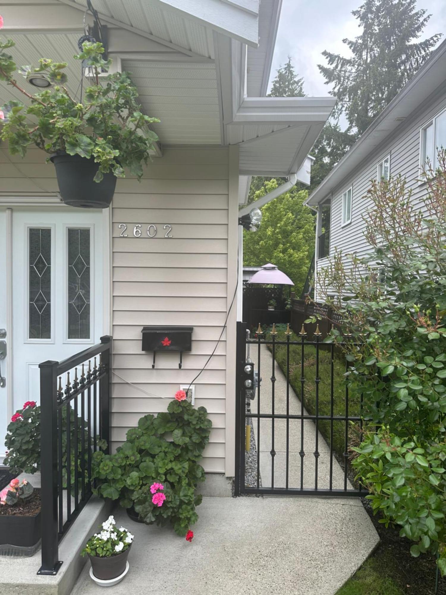 Clean And Quiet 2 Bdr 2 Bthr Private Entrance Entire Guests Suite Near Coquitlam Center Mall And Skytrain Екстер'єр фото