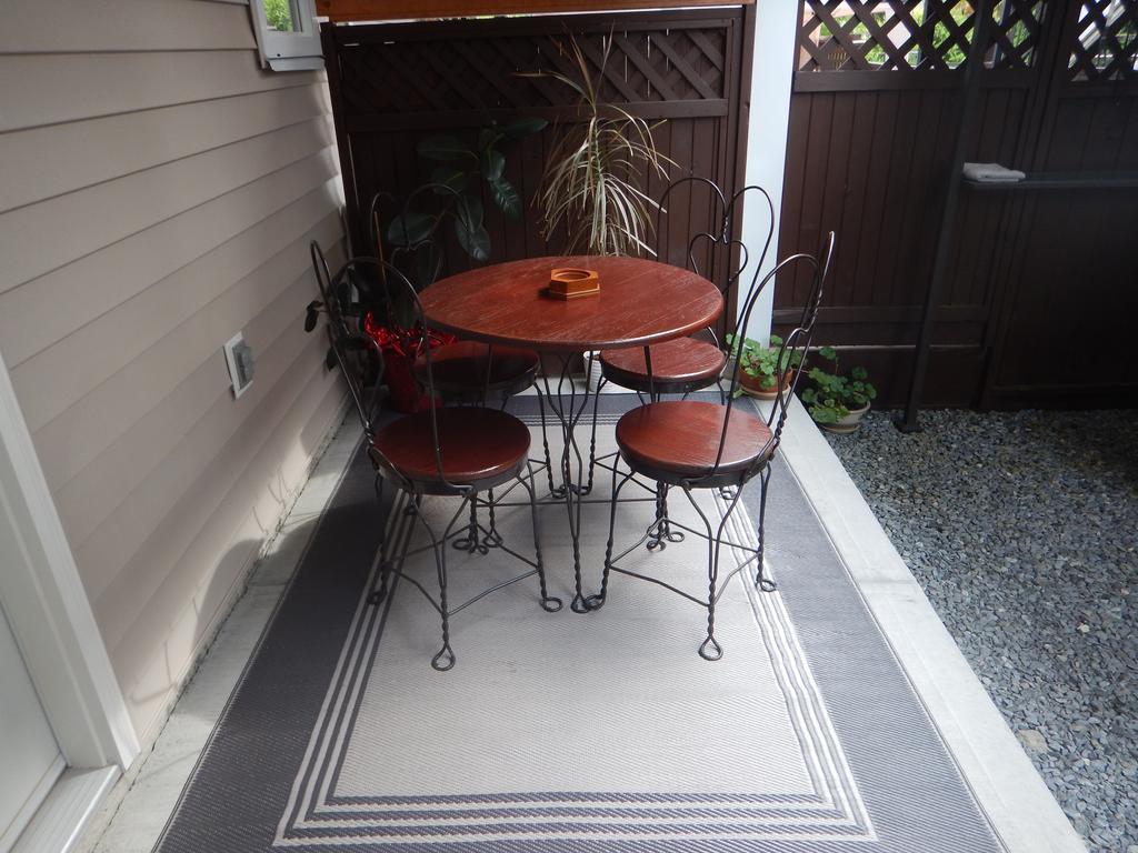 Clean And Quiet 2 Bdr 2 Bthr Private Entrance Entire Guests Suite Near Coquitlam Center Mall And Skytrain Екстер'єр фото